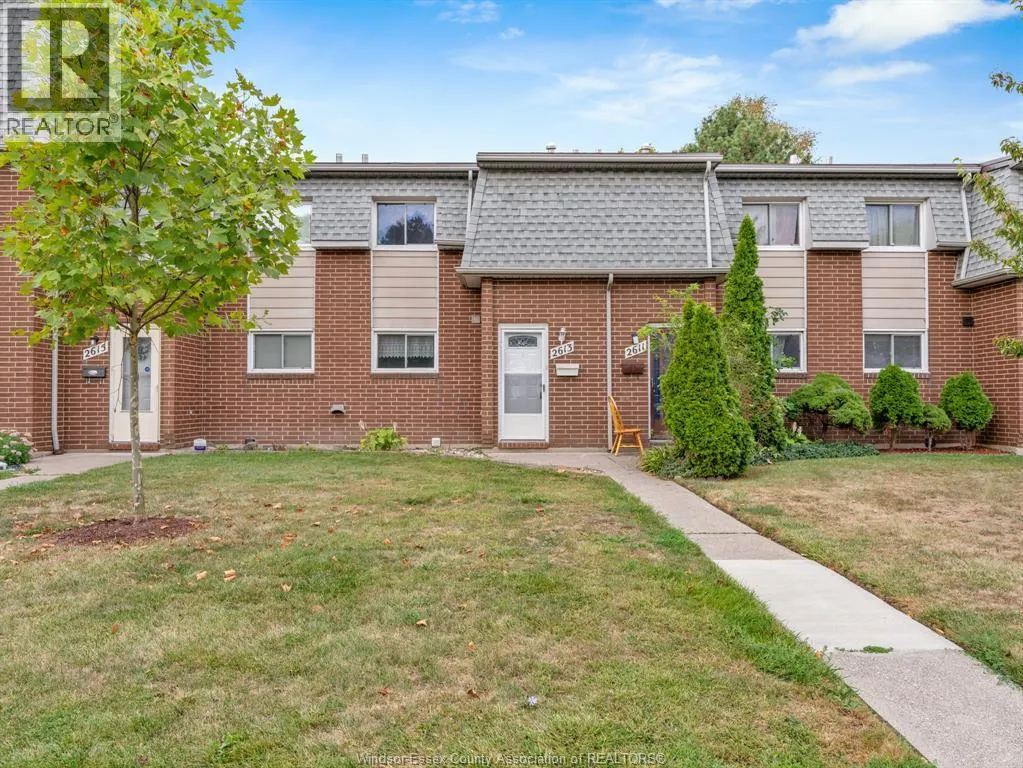 2613 VINE COURT