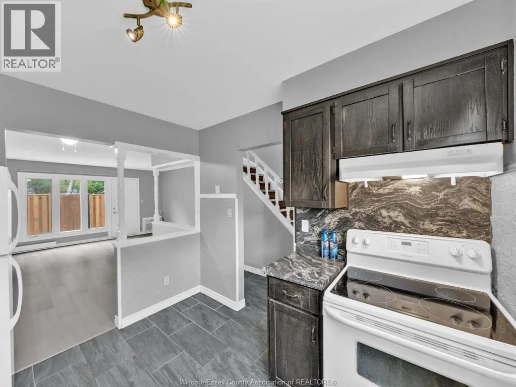 2613 VINE COURT