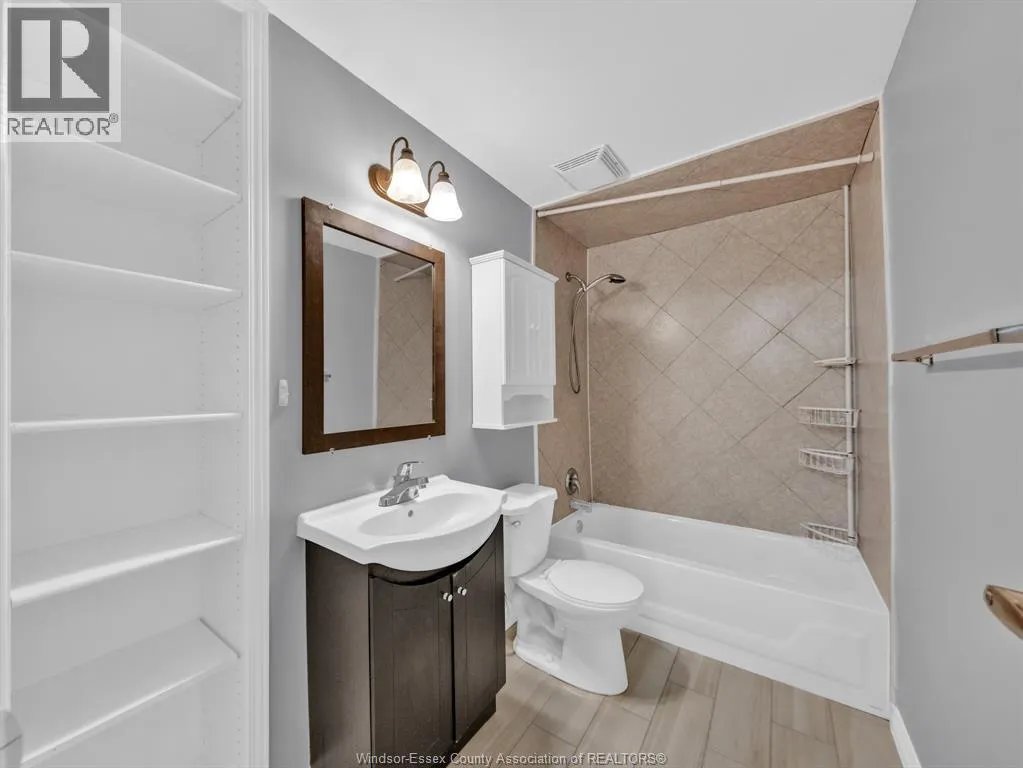 2613 VINE COURT