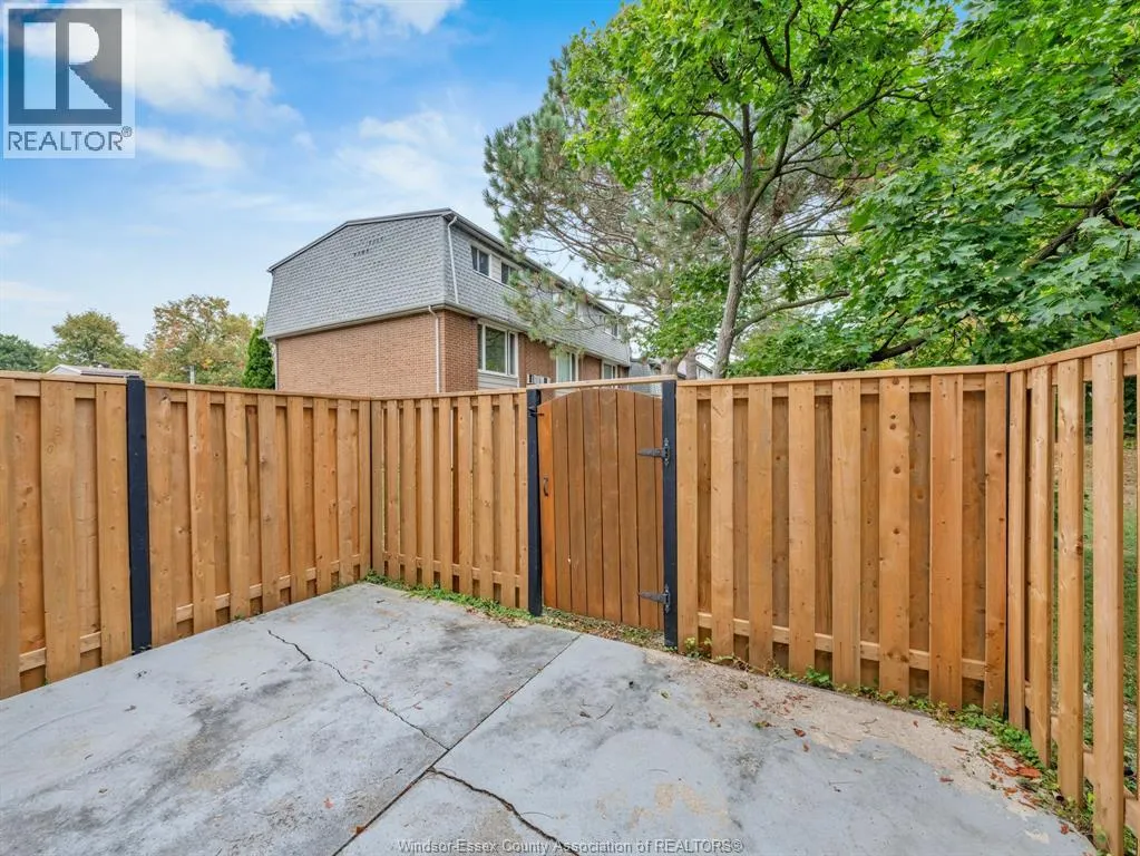 2613 VINE COURT