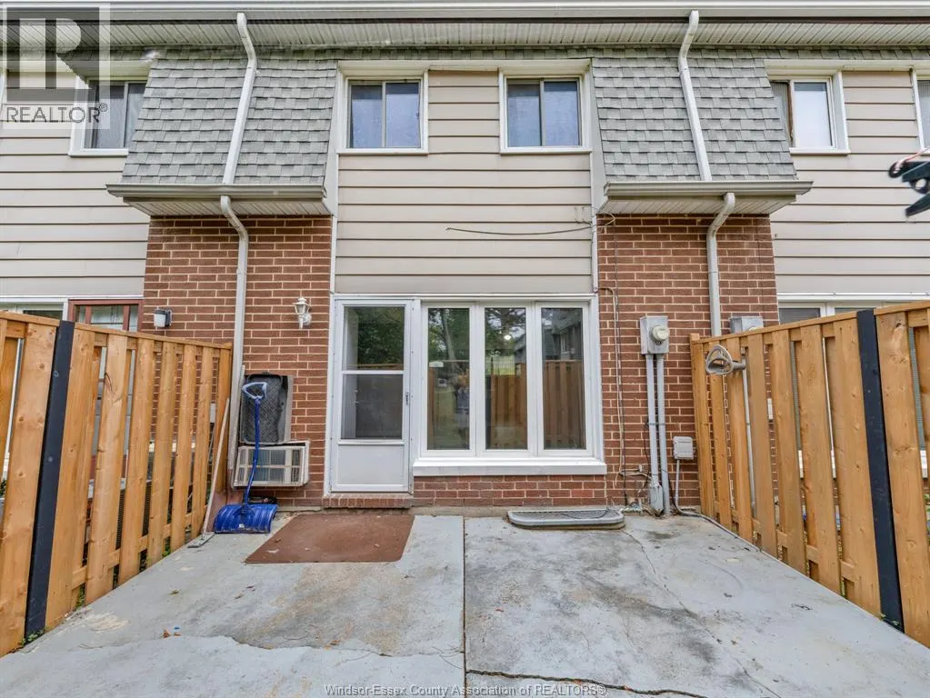 2613 VINE COURT