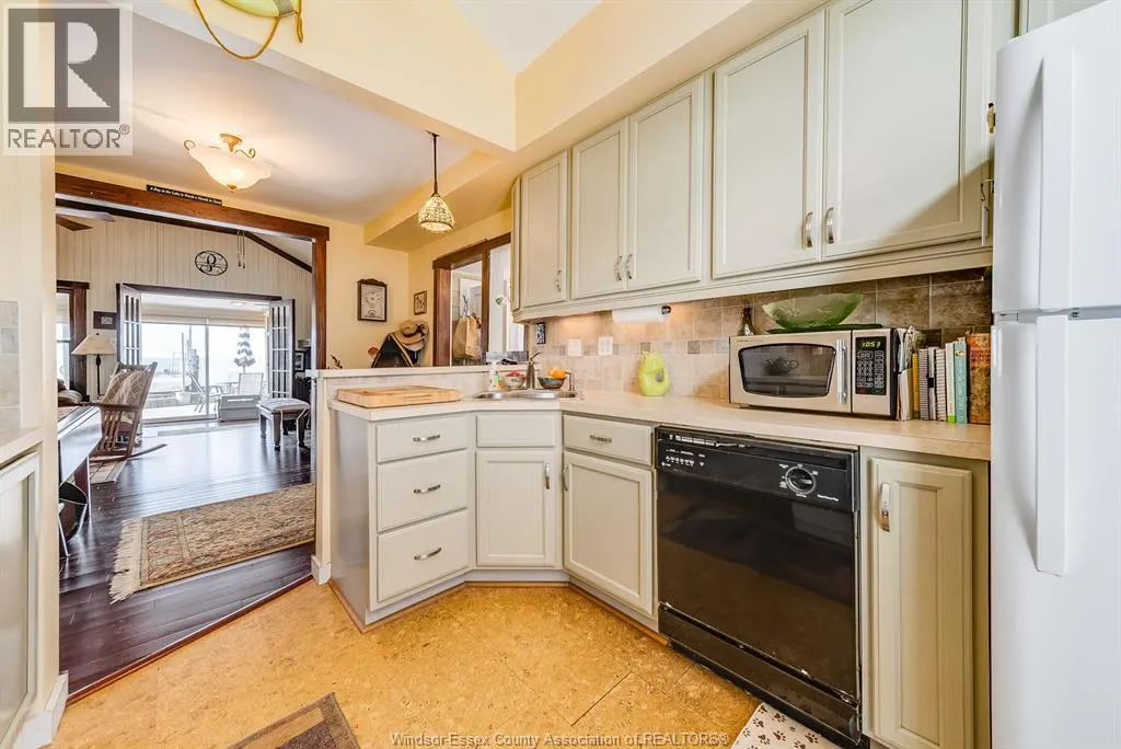 499 LAKESIDE DRIVE