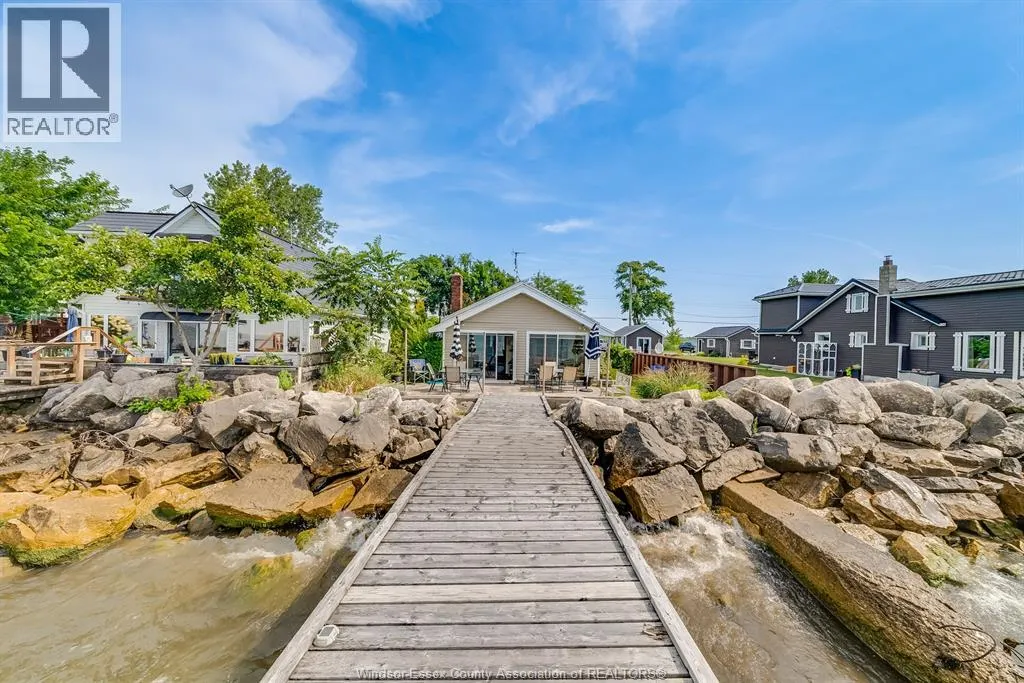 499 LAKESIDE DRIVE