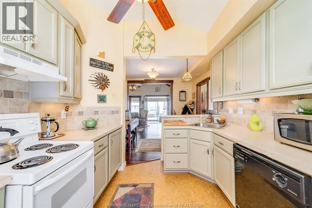 499 LAKESIDE DRIVE