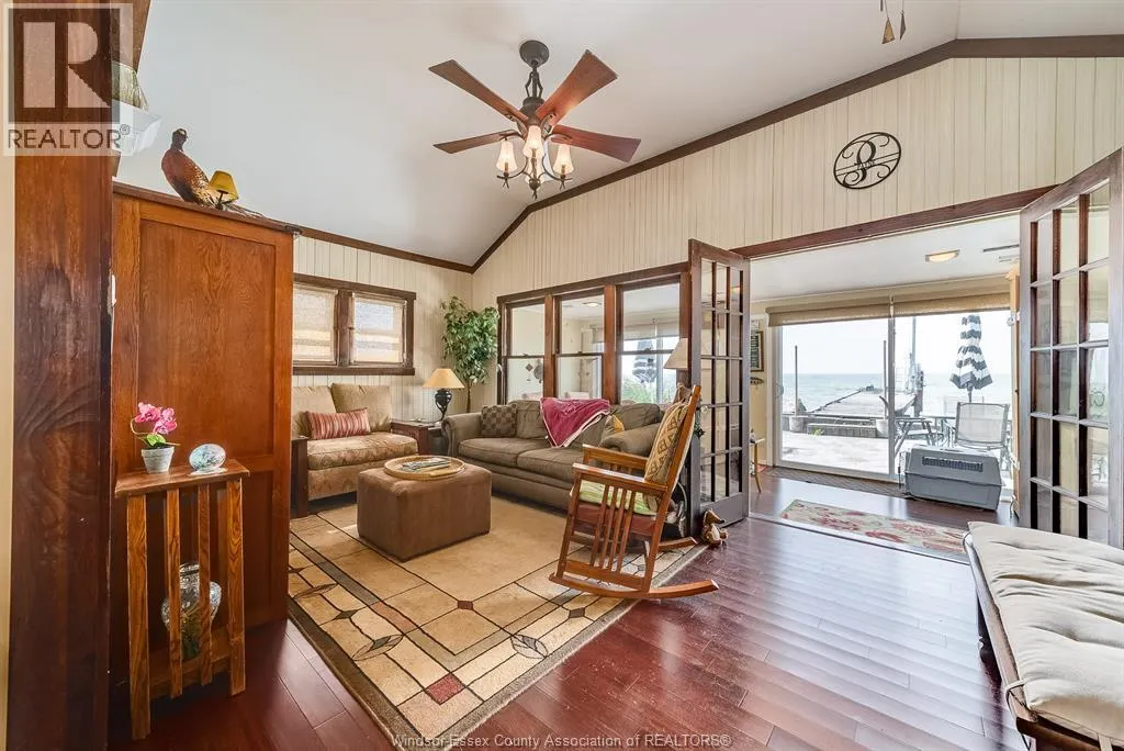 499 LAKESIDE DRIVE