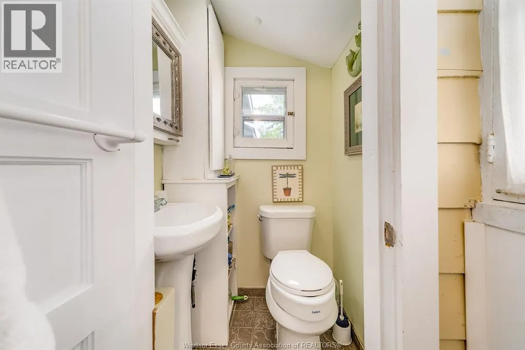 499 LAKESIDE DRIVE