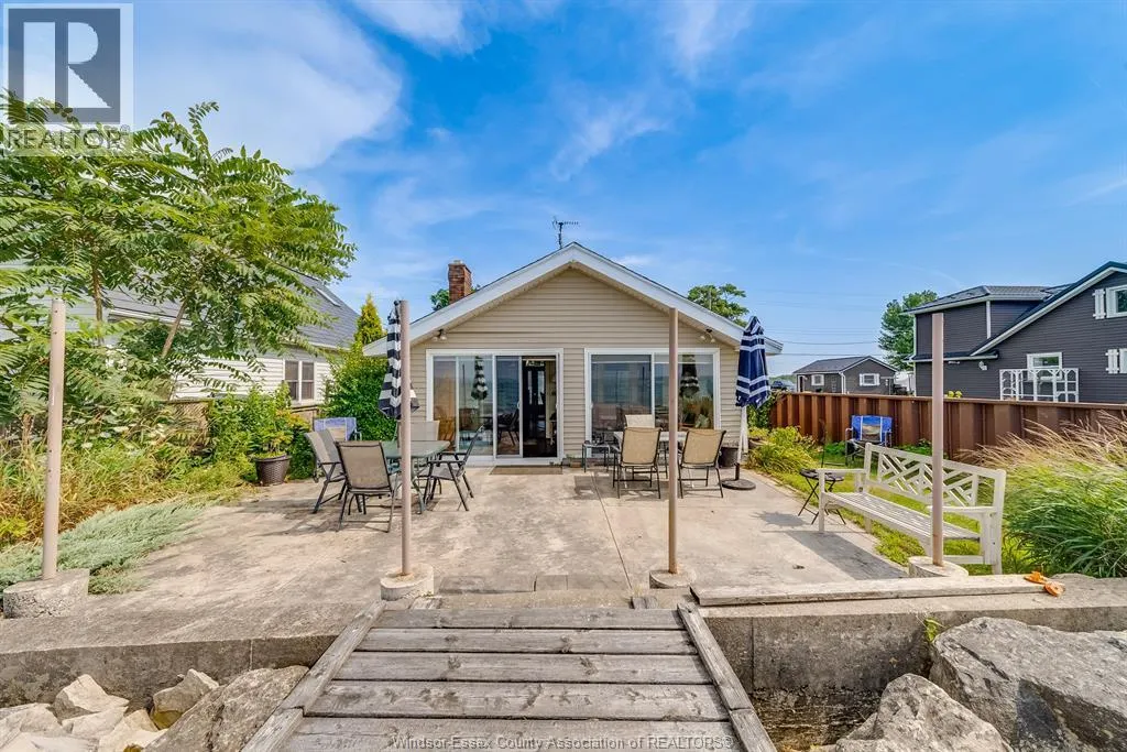 499 LAKESIDE DRIVE
