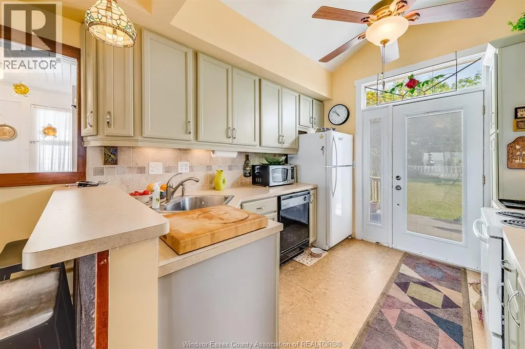 499 LAKESIDE DRIVE