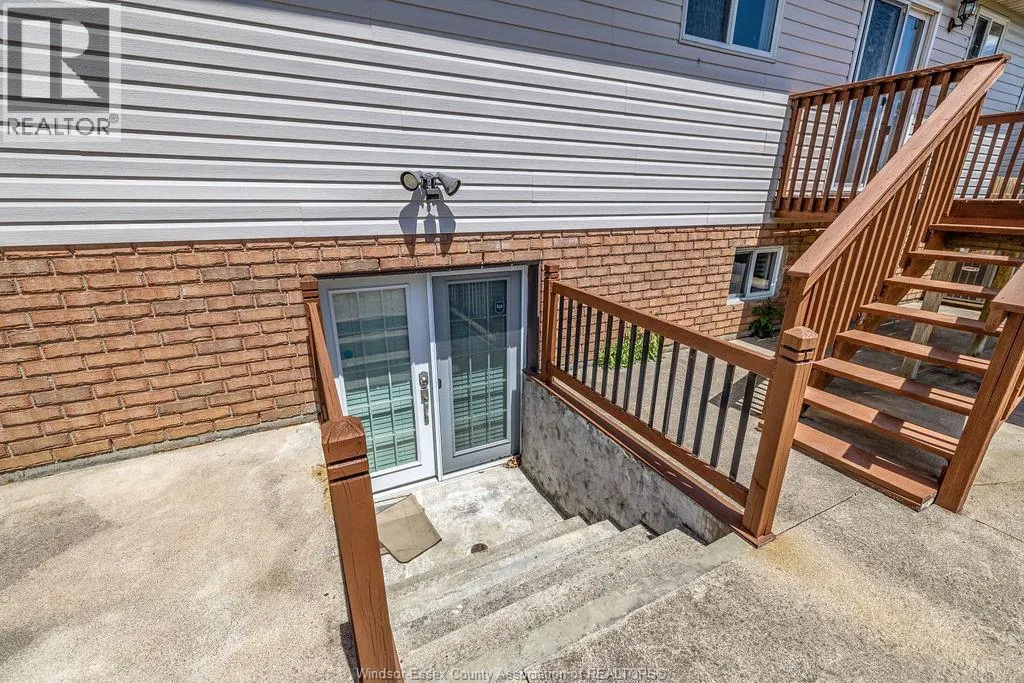 707 SARAH COURT Unit# LOWER