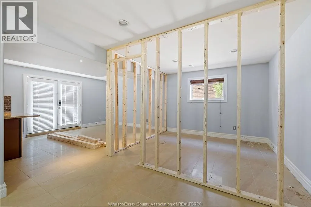 707 SARAH COURT Unit# LOWER