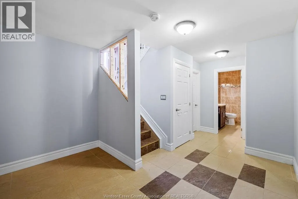 707 SARAH COURT Unit# LOWER