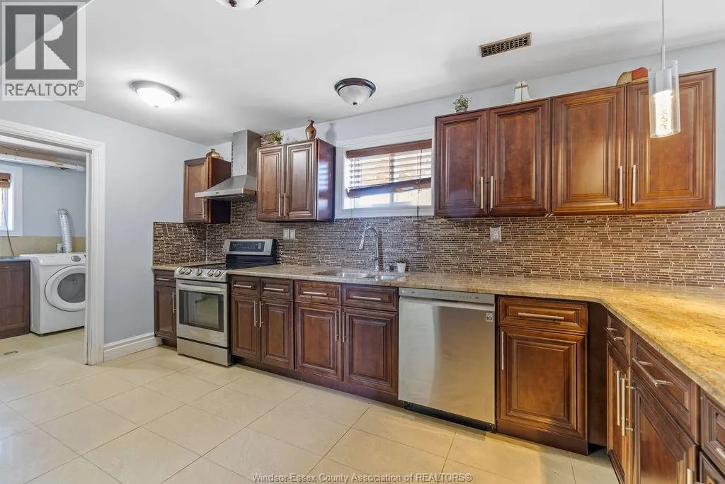 707 SARAH COURT Unit# LOWER