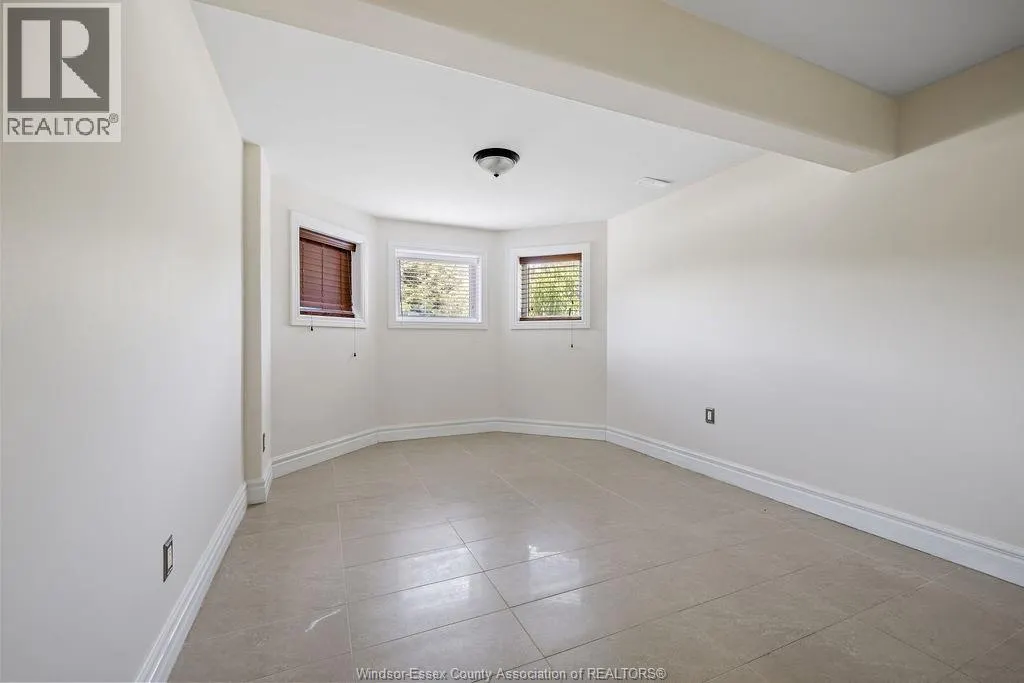 707 SARAH COURT Unit# LOWER