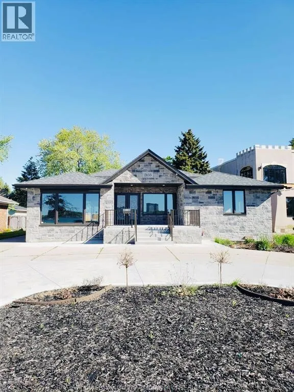 2135 RIVERSIDE DRIVE West
