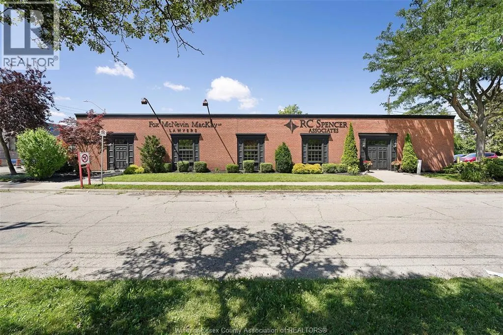 800 UNIVERSITY AVENUE West