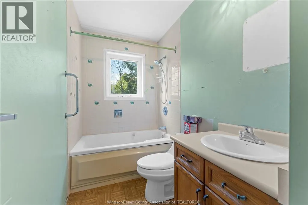 192 LAKESHORE DRIVE