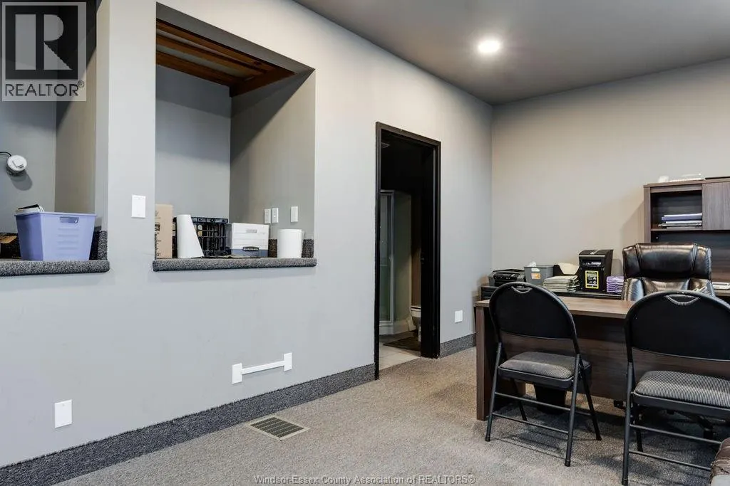 3277 TECUMSEH ROAD East