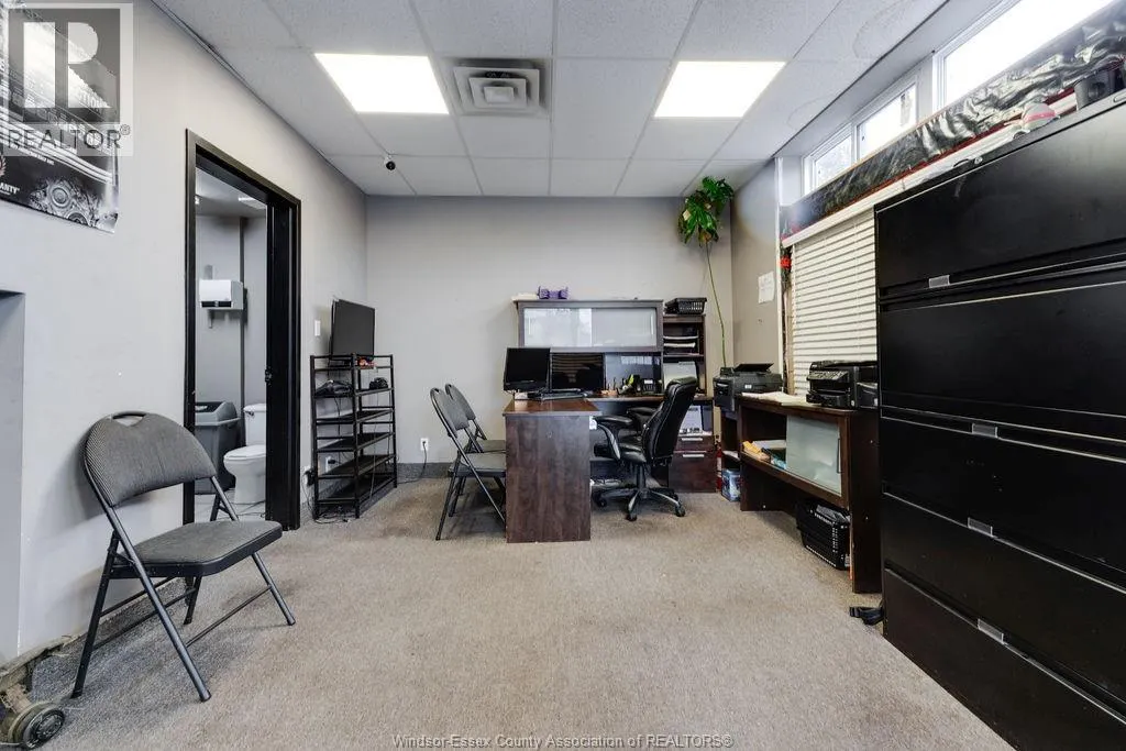 3277 TECUMSEH ROAD East