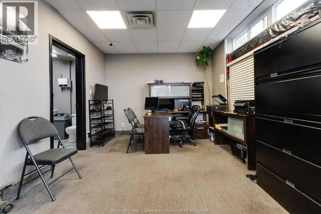 3277 TECUMSEH ROAD East