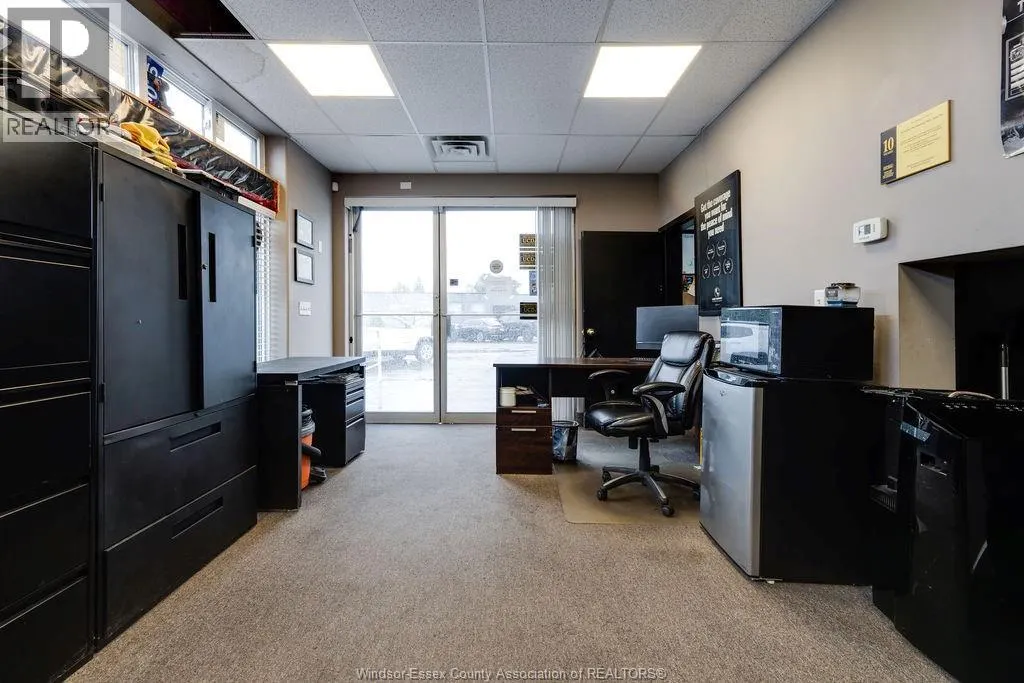 3277 TECUMSEH ROAD East