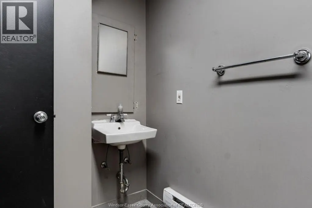 3277 TECUMSEH ROAD East
