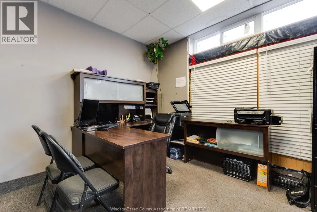 3277 TECUMSEH ROAD East