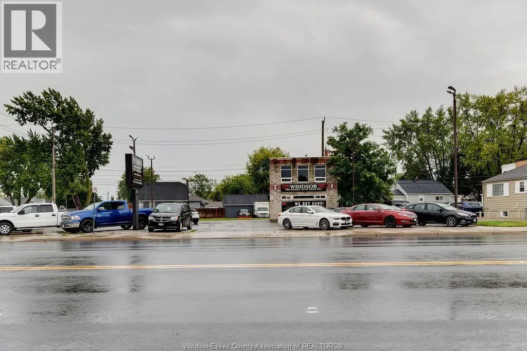 3277 TECUMSEH ROAD East