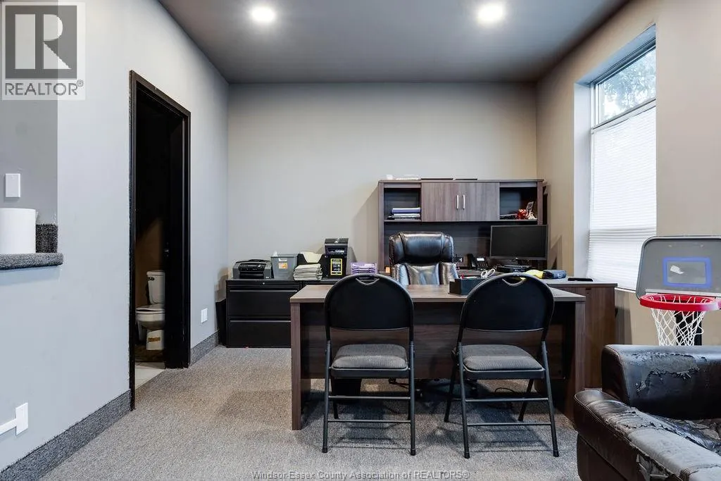 3277 TECUMSEH ROAD East