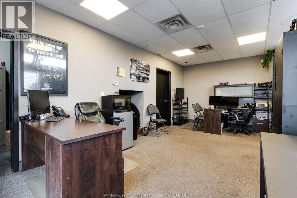 3277 TECUMSEH ROAD East