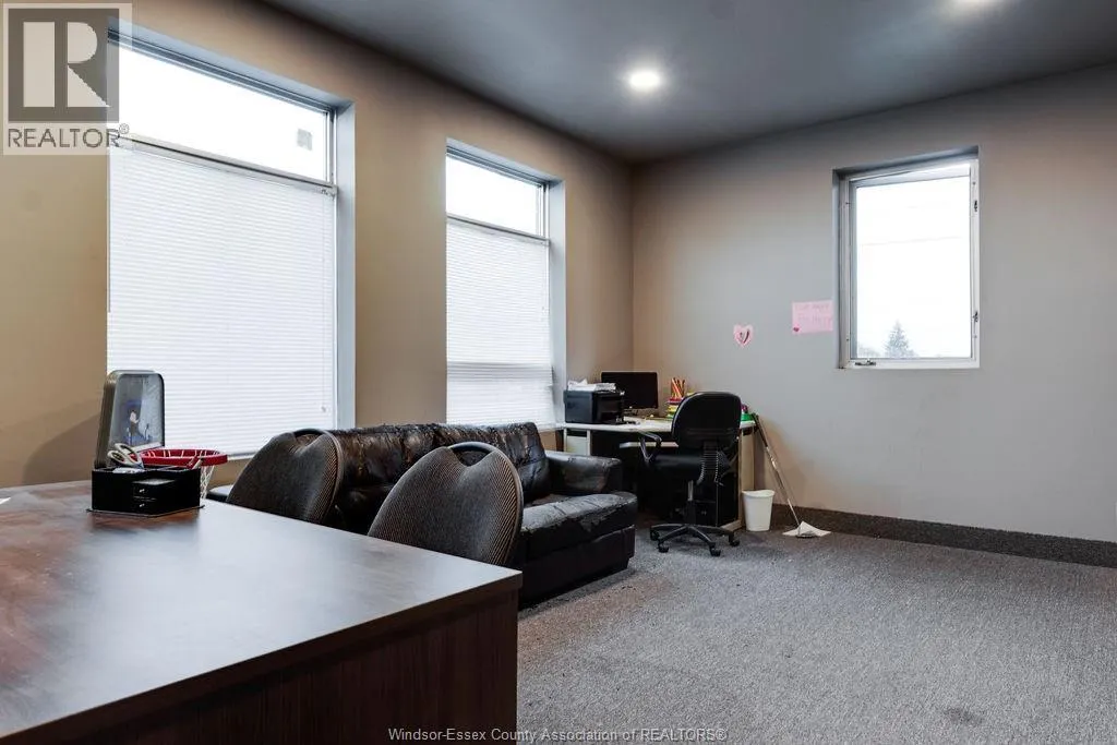 3277 TECUMSEH ROAD East