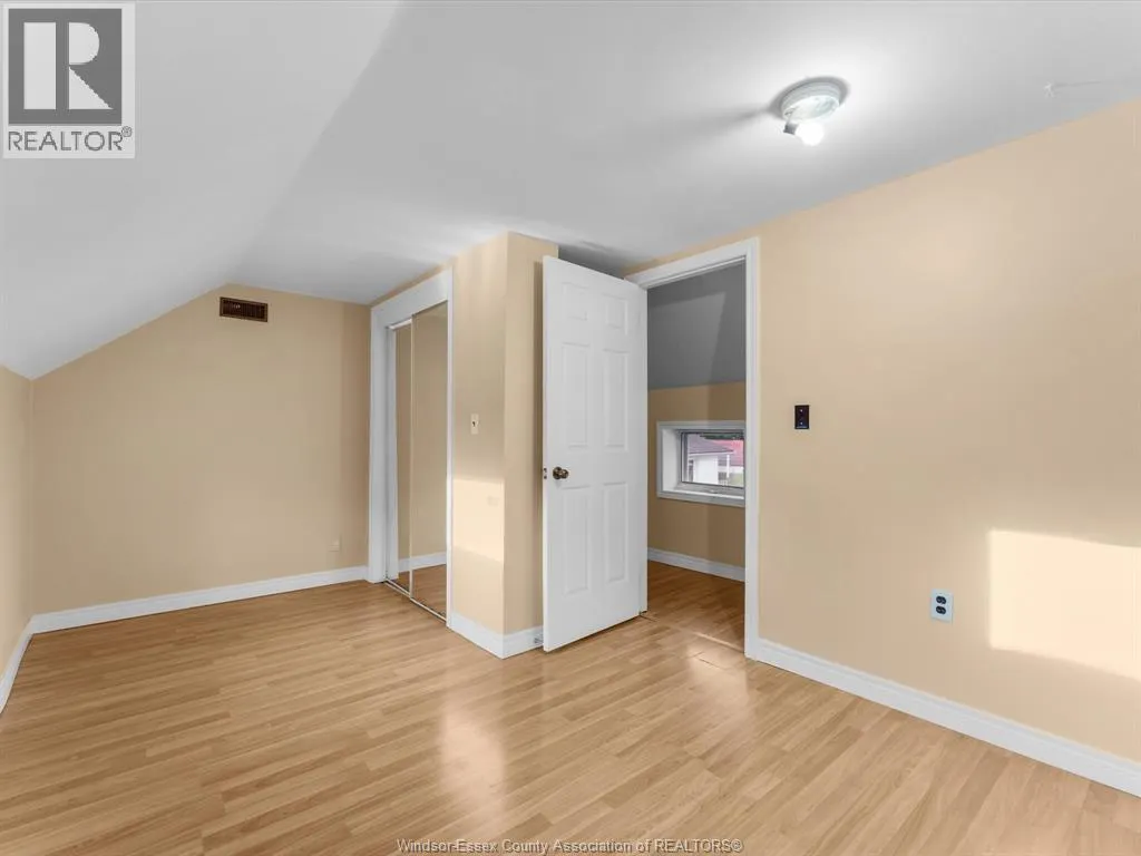 1057 OAK AVENUE