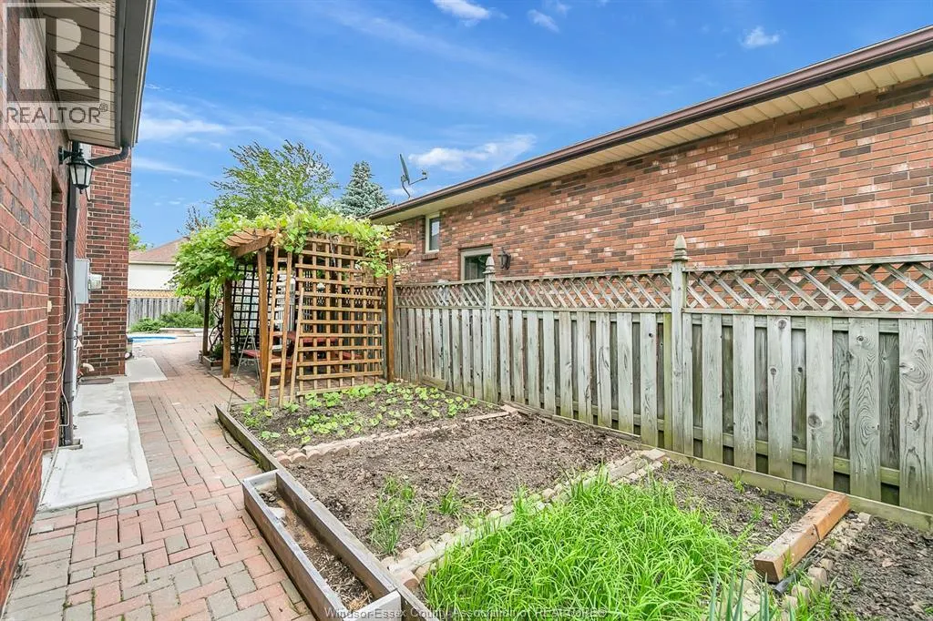 2862 MANGIN CRESCENT