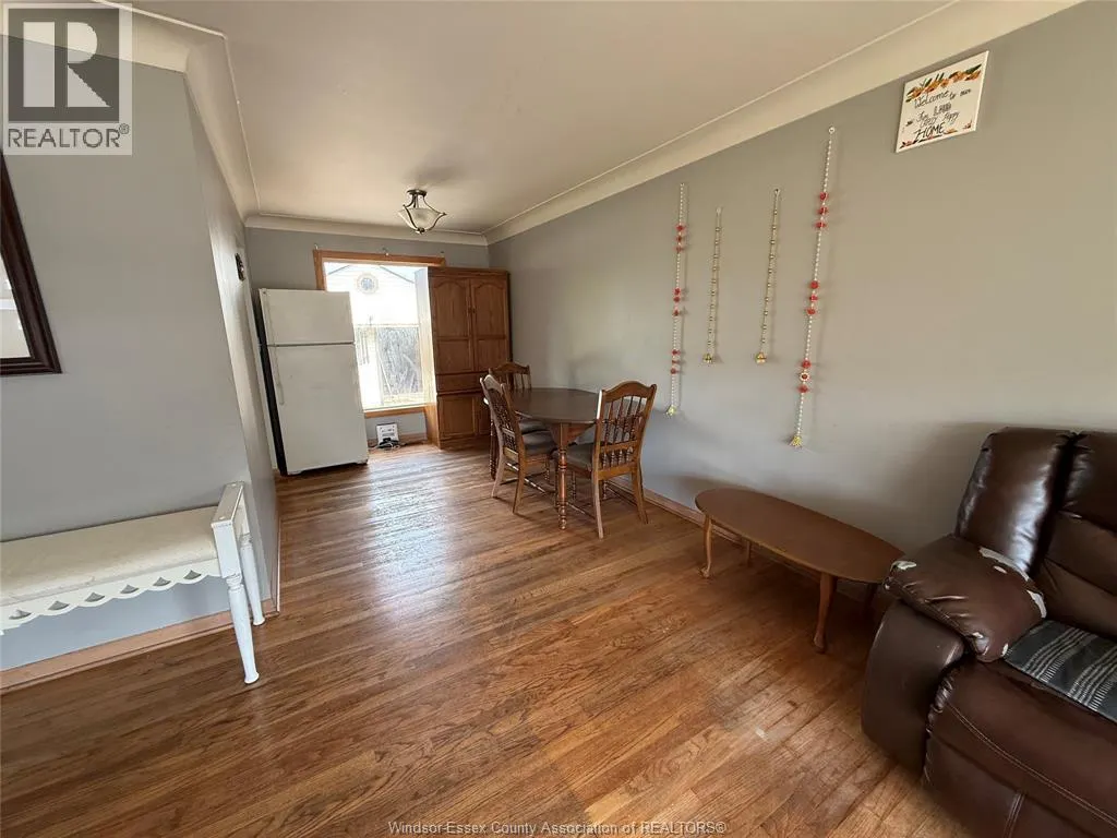 1588 CHERRYLAWN CRESCENT Unit# MAIN FLOOR