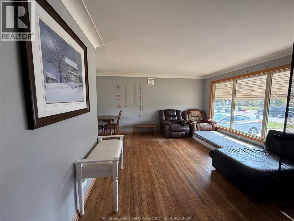 1588 CHERRYLAWN CRESCENT Unit# MAIN FLOOR