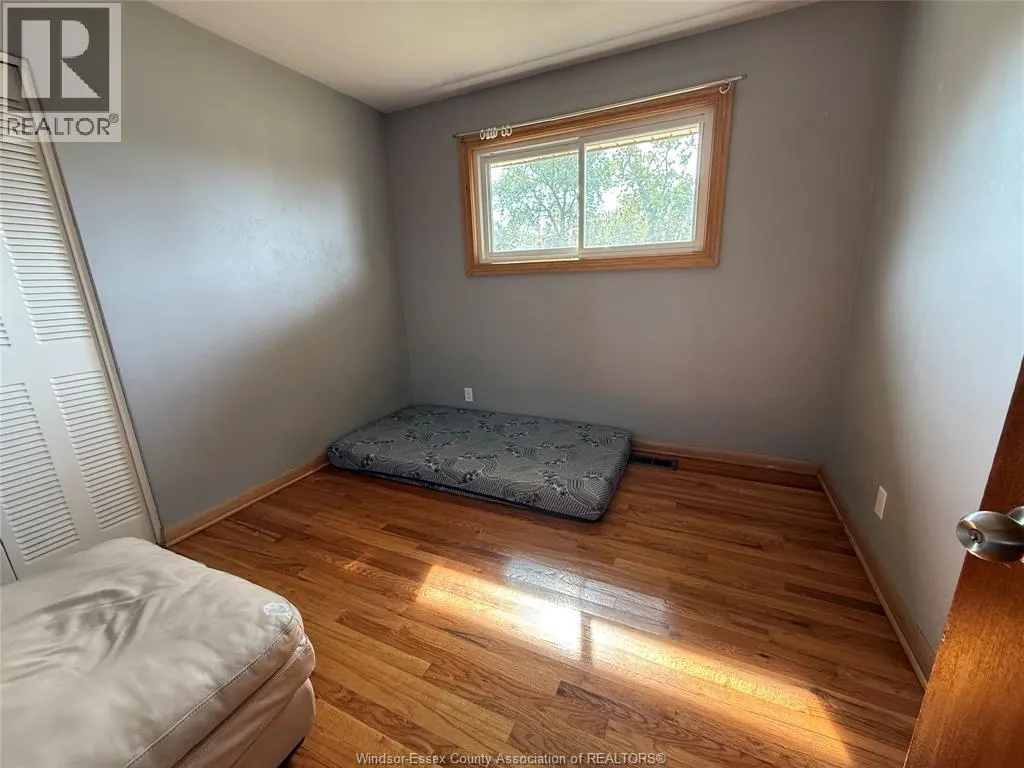 1588 CHERRYLAWN CRESCENT Unit# MAIN FLOOR