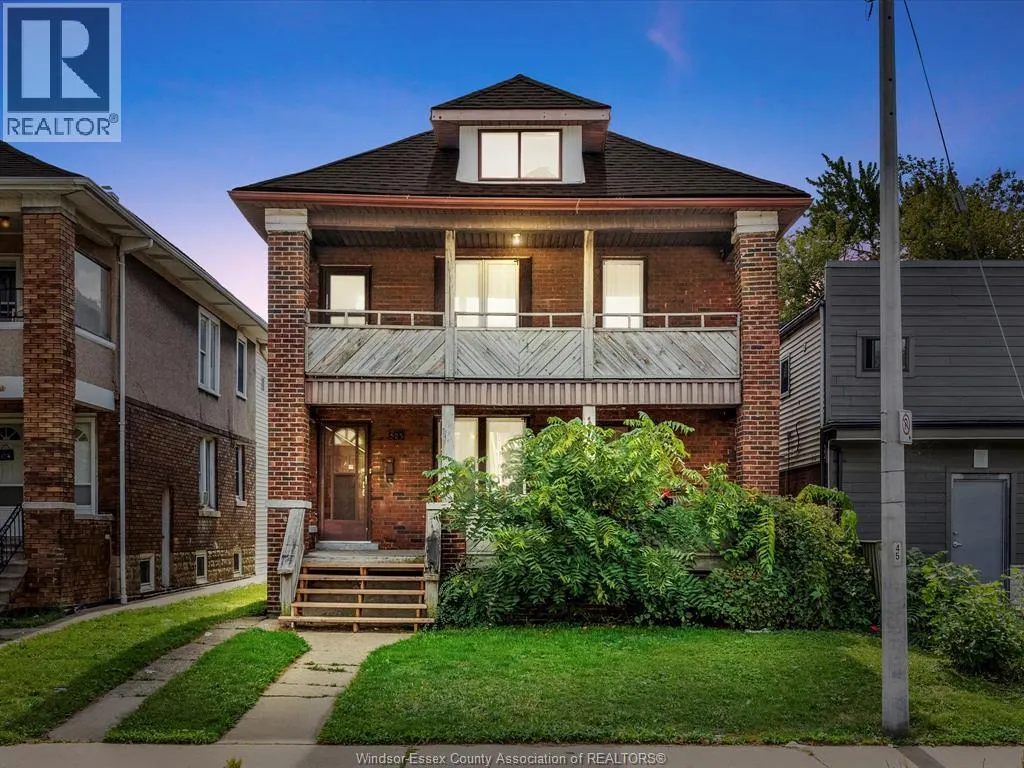 521-523 GILES BOULEVARD East