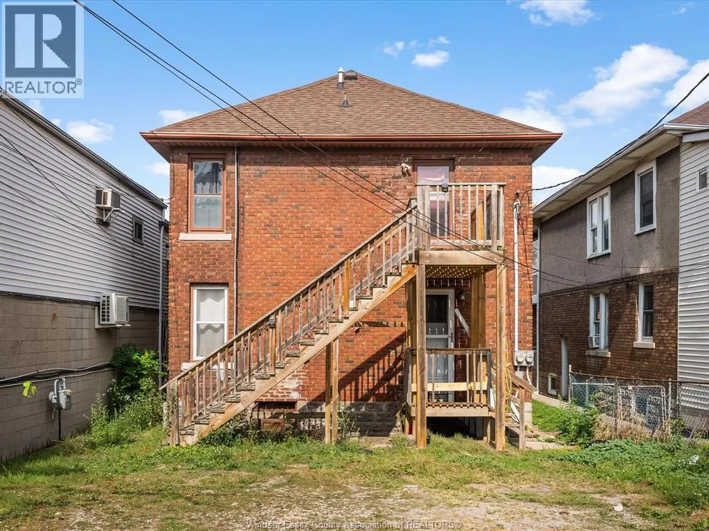 521-523 GILES BOULEVARD East
