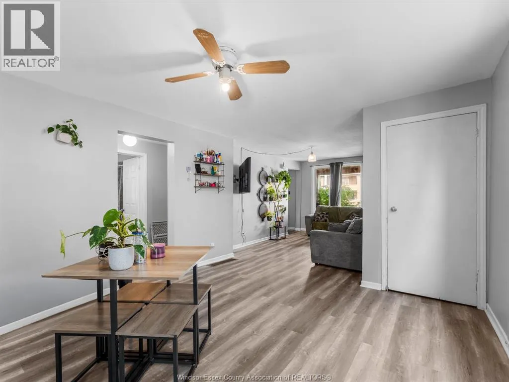 521-523 GILES BOULEVARD East