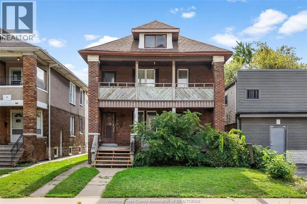 521-523 GILES BOULEVARD East