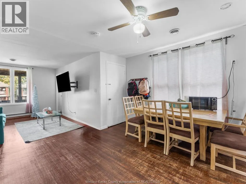 521-523 GILES BOULEVARD East