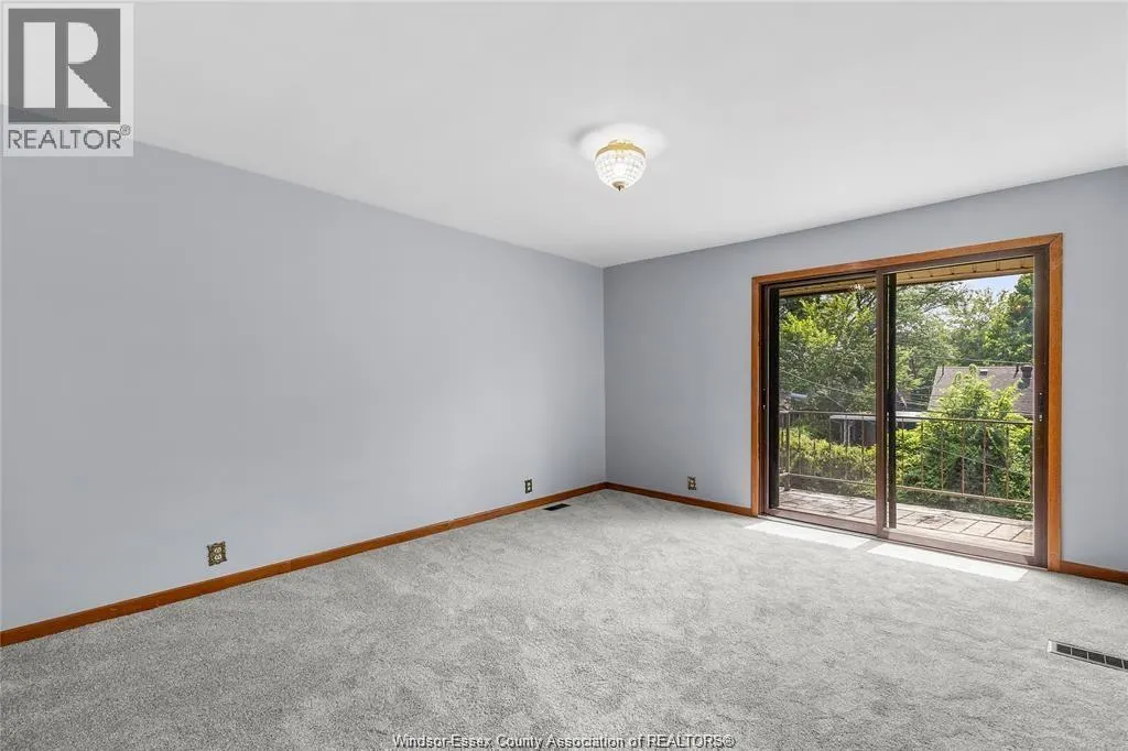 277 Villaire AVENUE