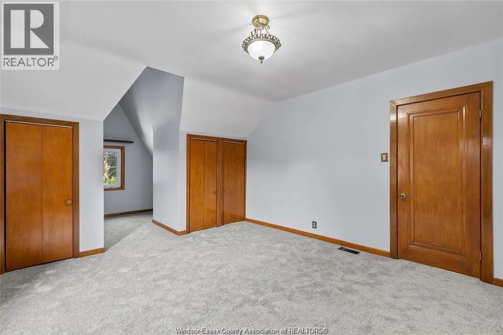 277 Villaire AVENUE