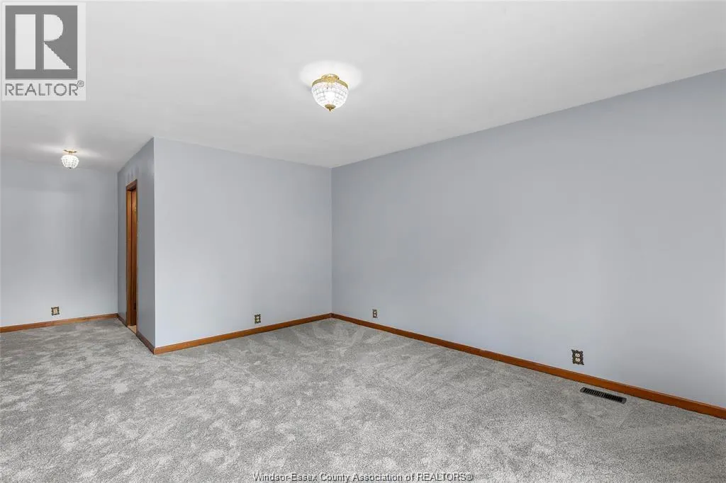 277 Villaire AVENUE