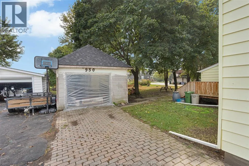 950 COMBER Sideroad