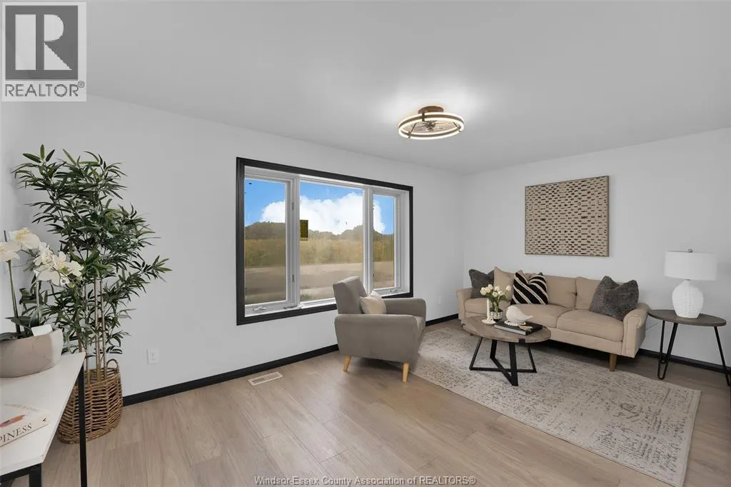 950 COMBER Sideroad