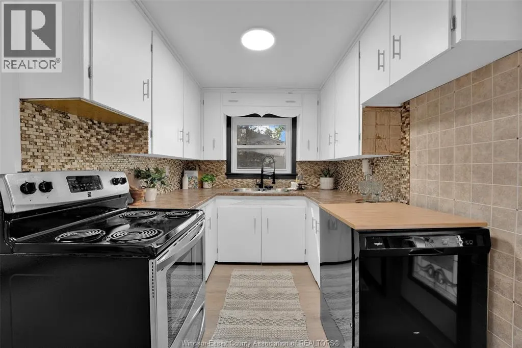 950 COMBER Sideroad