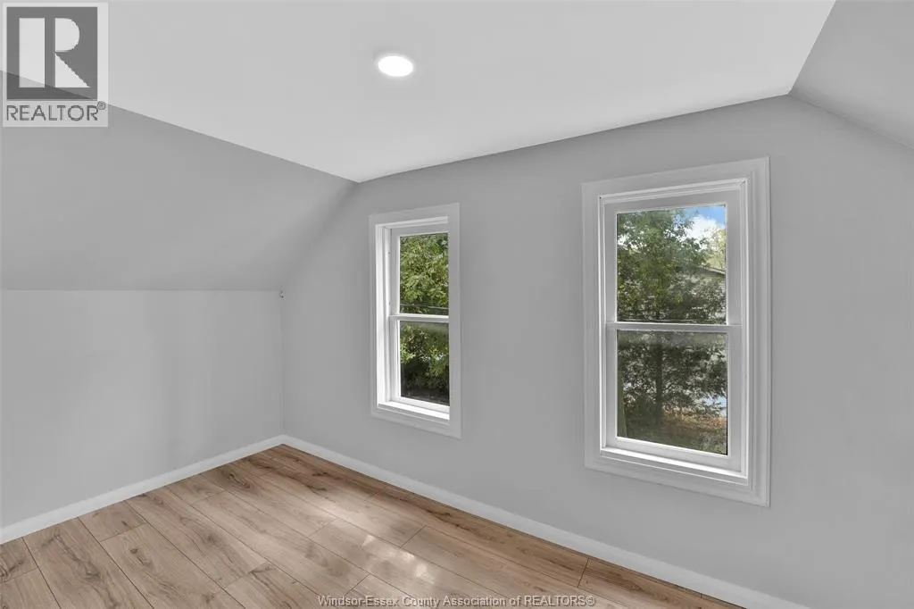 950 COMBER Sideroad