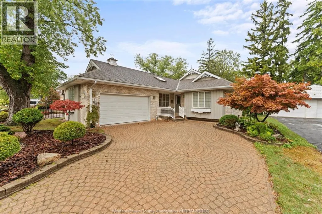 726 ROSELAND DRIVE South