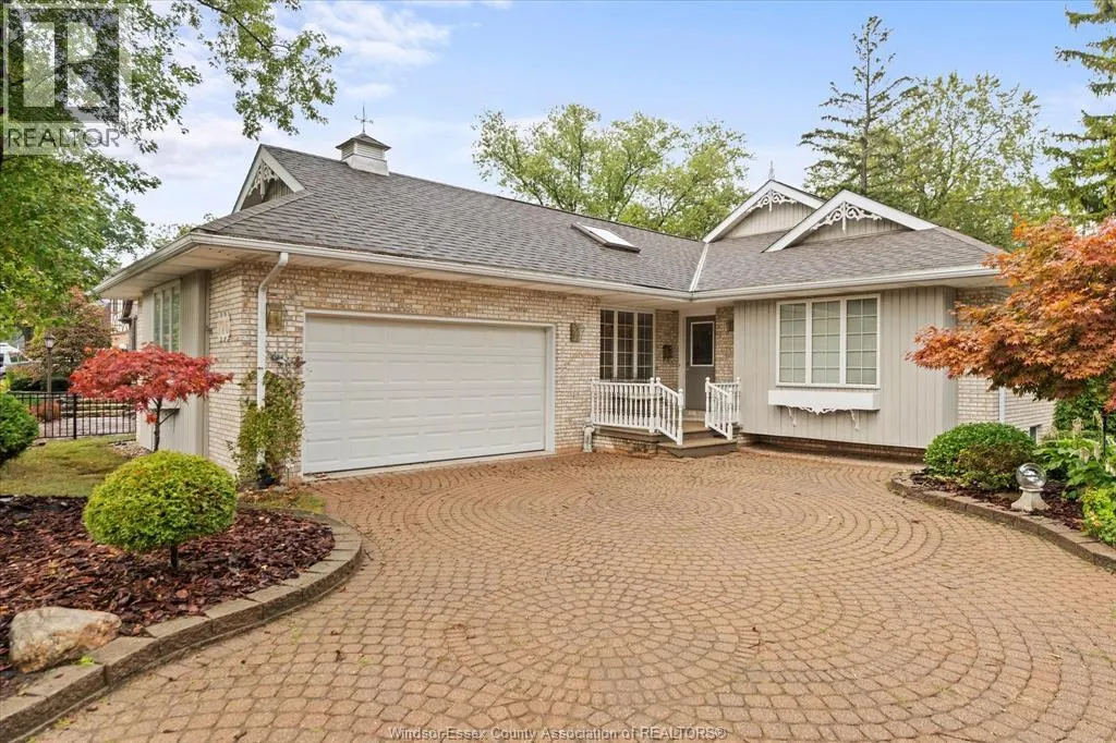 726 ROSELAND DRIVE South