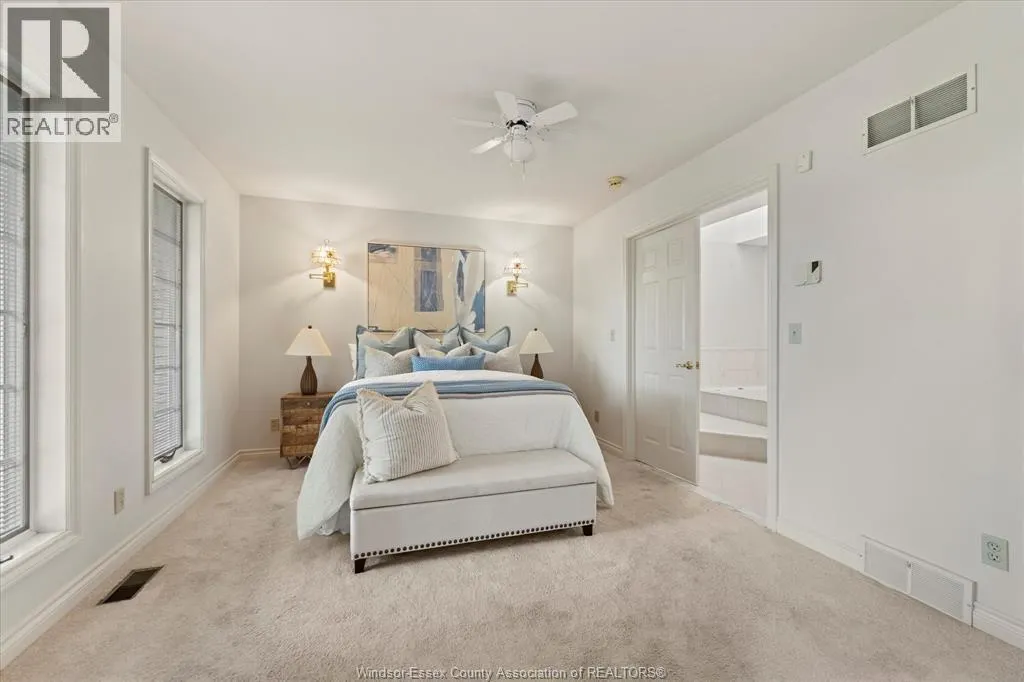 726 ROSELAND DRIVE South